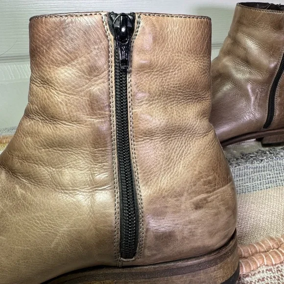 Magnanni Leather Chelsea Boots